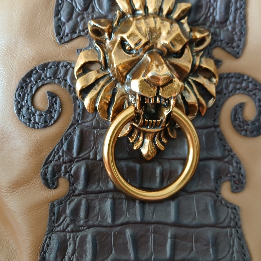 Sharif Lions Head Door Knocker Purse - Picture 5 of 6